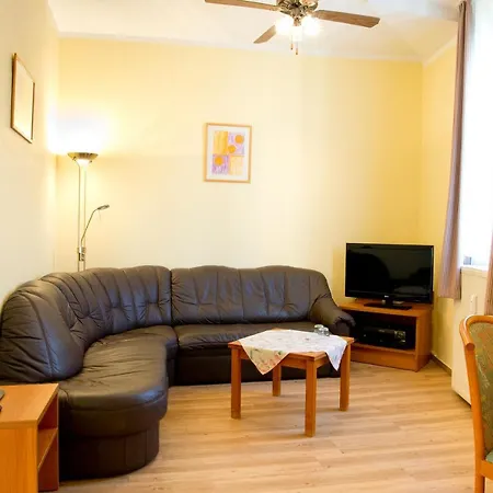 Thueringer Hof יינה